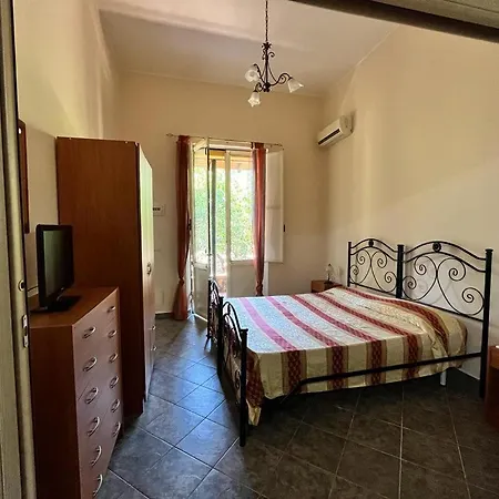 La Casa Del Pavone Bed & Breakfast Acireale